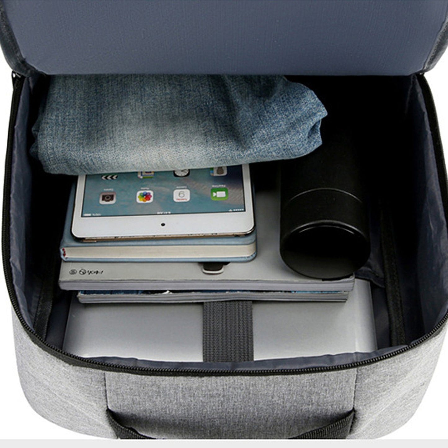 Multifunktionaler Sportrucksack mit Laptopfach und USB-Ladeanschluss für Unterwegs